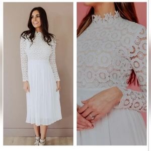 NWT Ivy City Co Bloggers Fave WhitE Arabella Floral Lace Pleated Midi Dress  XL